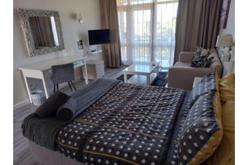 Beachfront Dream 256 Brookes Hill Suites Apartment, Port Elizabeth - 2