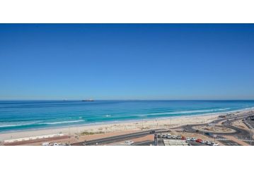 Beachfront Luxury Cape Town Apartment, Bloubergstrand - 2