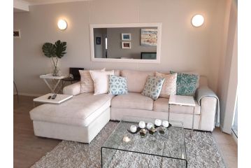 Beachfront Luxury Cape Town Apartment, Bloubergstrand - 1