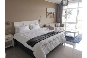 Beachfront resort @51 Brookes Hill Suites Apartment, Port Elizabeth - 1