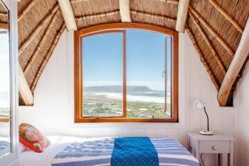 Beachscape- Waves,Views & WIFI - Noordhoek's best! Guest house, Cape Town - 2