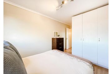 1 Bedroomed Serendipity Cottage West Beach, Cape Town Apartment, Cape Town - 3