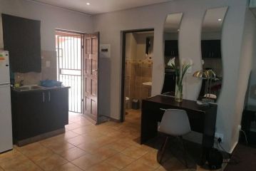 BEAUTIFUL APARTM B10 SITUATED IN BAINS GAME LODGE Apartment, Bloemfontein - 3