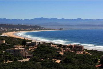 Beautiful Plett home with gorgeous sea views Guest house, Plettenberg Bay - 4