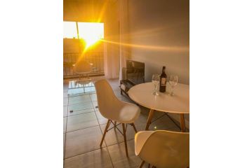 Beautiful sunset view apartment in Waterfall. Apartment, Midrand - 4