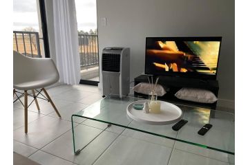 Beautiful sunset view apartment in Waterfall. Apartment, Midrand - 5