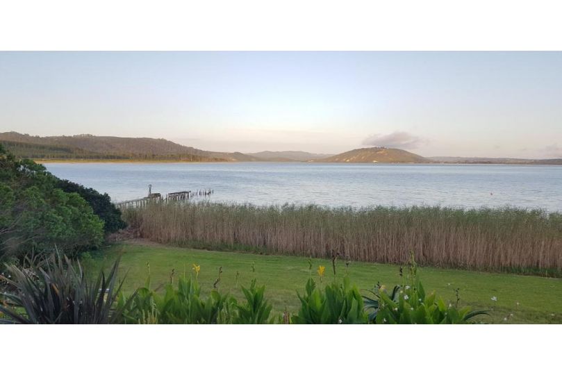 Beautiful, tranquil lakeside Estate Apartment, Sedgefield - imaginea 1