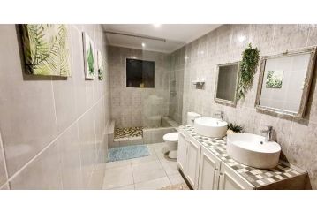 Bella Santorini Harties Guest house, Hartbeespoort - 5