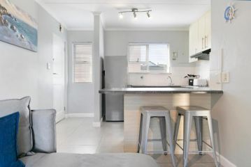 Big Bay Beach Club 122 by HostAgents Apartment, Bloubergstrand - 3