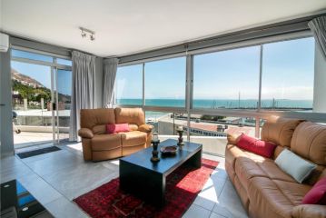 Bikini Beach Penthouse Apartment, Gordonʼs Bay - 3