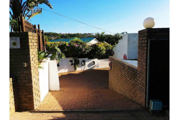 Boathouse Bed & Biscuit - Lower Deck Apartment, Margate - 1