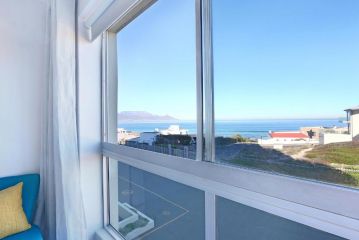 Blouberg Heights 202 by HostAgents Apartment, Bloubergstrand - 1