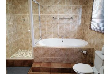 BLS (Baie Lekker Slaap) Apartment, Bloemfontein - 4