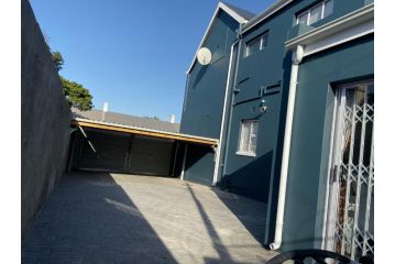 Blue Yellow Door Home Guest house, Port Elizabeth - 1