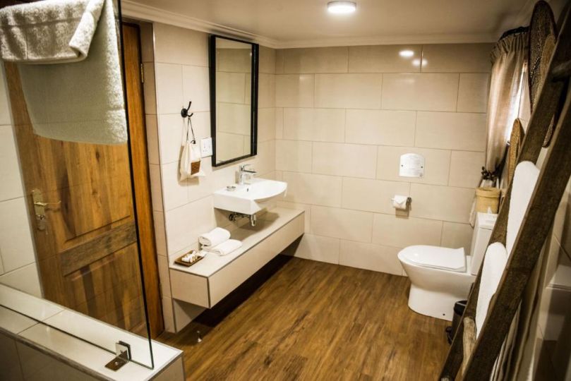 Bona Bona Game Lodge Hotel, Wolmaransstad - imaginea 17