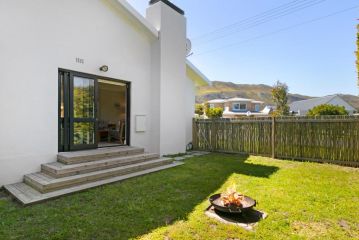 Bond Breakaway by HostAgents Guest house, Hermanus - 5