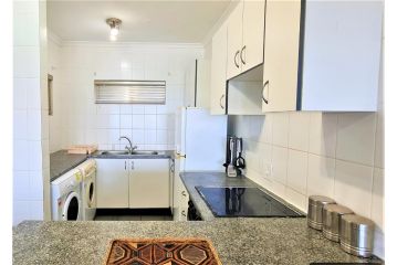 Bondi Beach D Apartment, Shelly Beach - 1