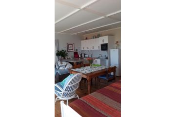 Breakaway Apartment with Balcony and sea views Apartment, Yzerfontein - 5