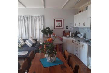 Breakaway Apartment with Balcony and sea views Apartment, Yzerfontein - 4