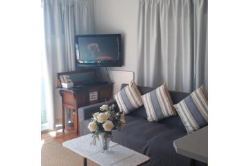 Breakaway Apartment with Balcony and sea views Apartment, Yzerfontein - 3