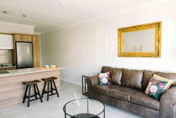 Bright and airy Parisian Gem close to the beach Apartment, Cape Town - 2