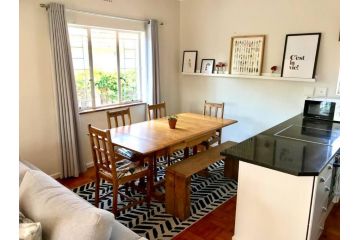 Bright and charming 3 bedroom home in the suburbs. Guest house, Cape Town - 5