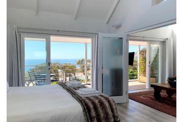 Bright Camps Bay Loft with Stunning Views and Shared Pool Apartment, Cape Town - 2
