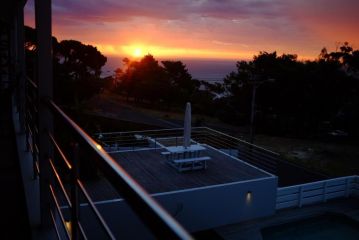 Camps Bay Loft with Stunning Mountain and Ocean Views Apartment, Cape Town - 3