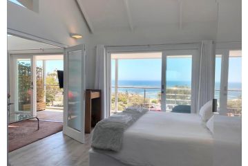 Camps Bay Loft with Stunning Mountain and Ocean Views Apartment, Cape Town - 2