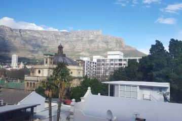 Bright, light, central. Views of Table Mountain. Apartment, Cape Town - 2