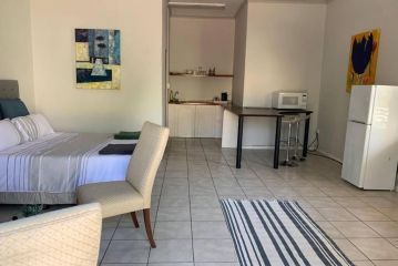 Bright open-plan apartment close to wine tram Apartment, Franschhoek - 1