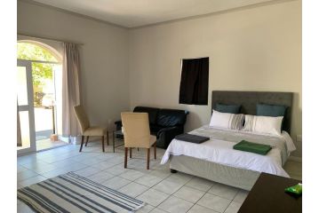 Bright open-plan apartment close to wine tram Apartment, Franschhoek - 2