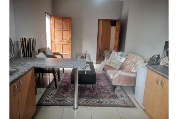 Bristow Suite Self-Catering Floracliffe Apartment, Roodepoort - 3