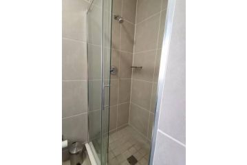 Bryanston one bed apartment Apartment, Johannesburg - 3