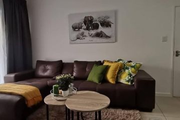 Bryanston one bed apartment Apartment, Johannesburg - 4