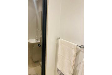 Budget Travel Stay Apartment, Sandton - 5