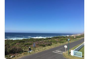 Bungalow by the sea near Cape Town Apartment, Kleinmond - 2