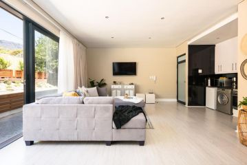 Cambridge Suites - #2 Cool & Spacious with Garden Patio Apartment, Cape Town - 3