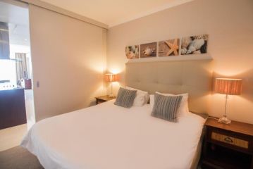 Camps Bay One Bedroom apartment - luxury stay with sea viea Apartment, Cape Town - 3