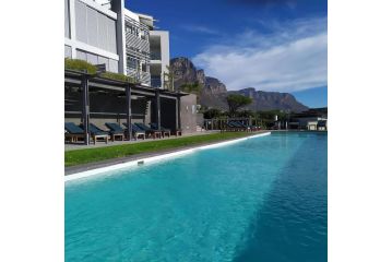 Camps Bay studio apartment - luxurious with stunning sea view Apartment, Cape Town - 4
