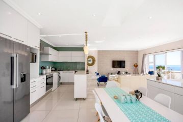 Camps Bay Villa with Impeccable Views! Villa, Cape Town - 1