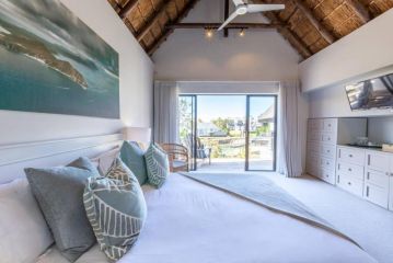 CANAL HOUSE: Waterfront property for rent Guest house, St Francis Bay - 1
