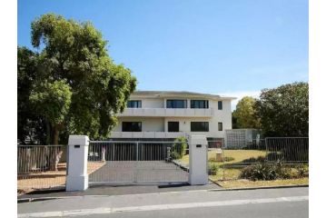 Cape Dawn Guest house, Parow - 2