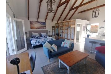 Cape Dutch Flair Apartment, Durbanville - 5