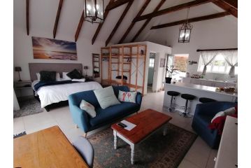Cape Dutch Flair Apartment, Durbanville - 2