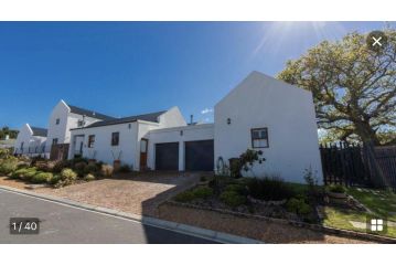 Cape Winelands Entire House & Cottage Guest house, Raithby - 3