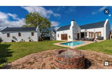 Cape Winelands Entire House & Cottage Guest house, Raithby - 2