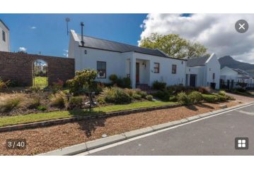 Cape Winelands Entire House & Cottage Guest house, Raithby - 4