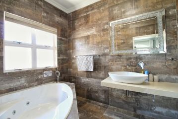 Caribbean Estate Deluxe by Top Destinations Rentals Guest house, Port Edward - 2