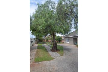 Carstens Garden Cottages Apartment, Kimberley - 4